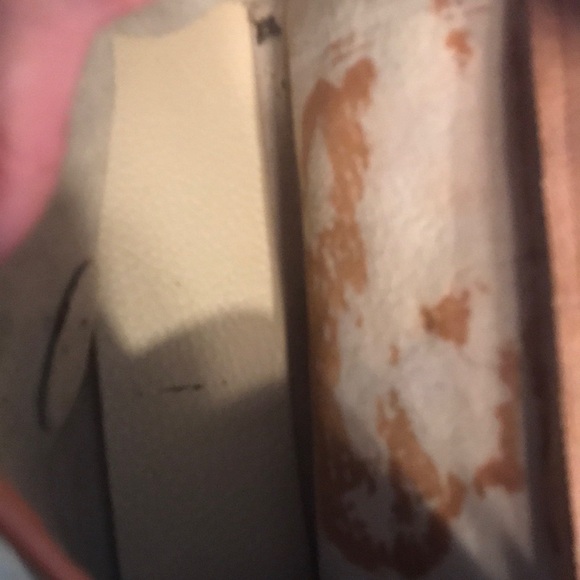 ALL PROCEEDS  BENEFIT HURRICANE MILTON Vintage Dooney  & Bourke cream/ ivory bag - Picture 6 of 6